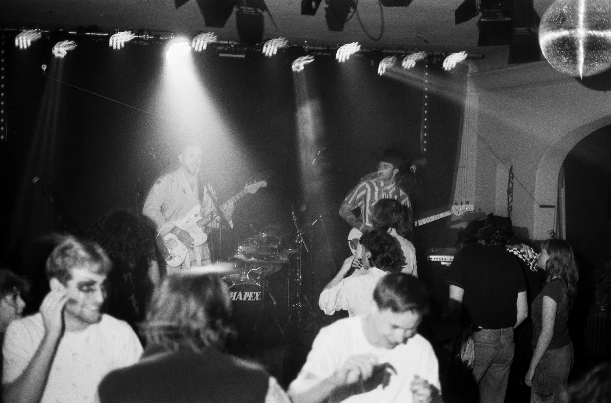 Feral — En directo y de gira, pieza 22